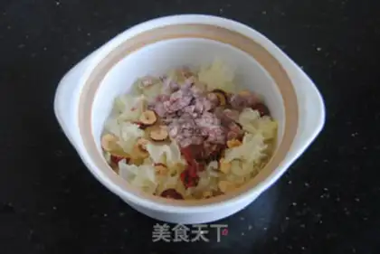 Make Strawberry dates, silver ears step 5