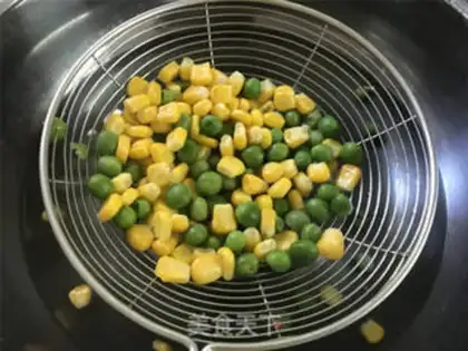 Make Egg noodles pizza step 2