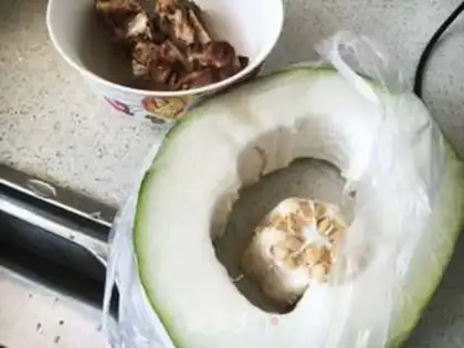 Make Pork-bones soup step 0