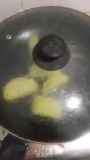 Make Curry fried potatoes step 1