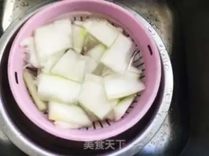 Make Pork-bones soup step 1
