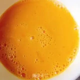Make Pumpkin fried eggs step 1