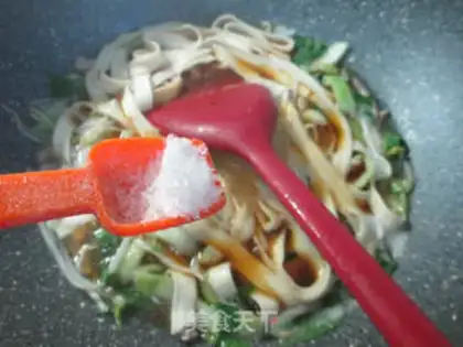 Make ♪ And the green bean sprouts ♪ step 8