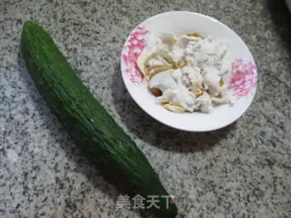 Make A duck egg and cucumber step 0