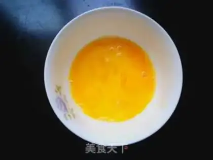 Make Old fried egg soup step 1