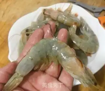 Make Garlic tomato shrimp step 1