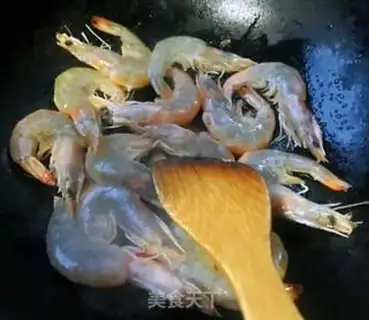 Make Garlic tomato shrimp step 3