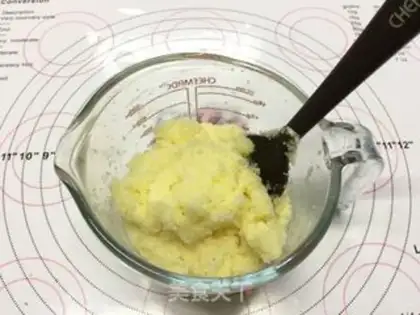 Make Coconut leaf-shaped bread step 6