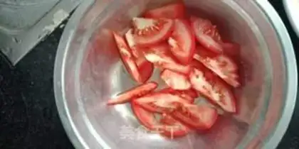 Make Tomato fried eggs step 1