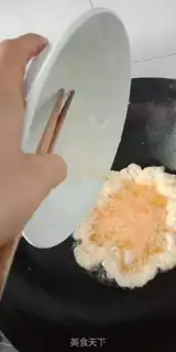 Make Tomato fried eggs step 2