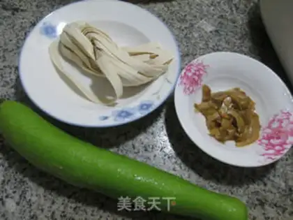 Make Squeeze the dishes and cut the noodles step 0