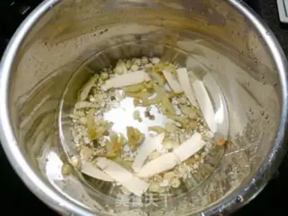 Make The first autumn brought up a fresh winter melon step 1