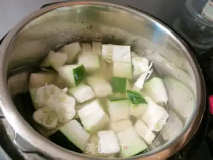 Make The first autumn brought up a fresh winter melon step 4