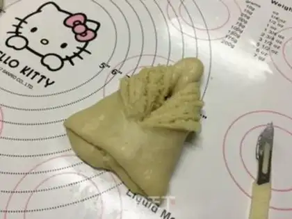 Make Coconut leaf-shaped bread step 17