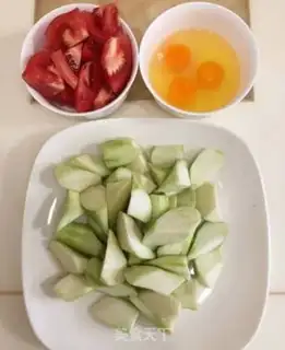 Make Smelt tomato fried eggs step 1