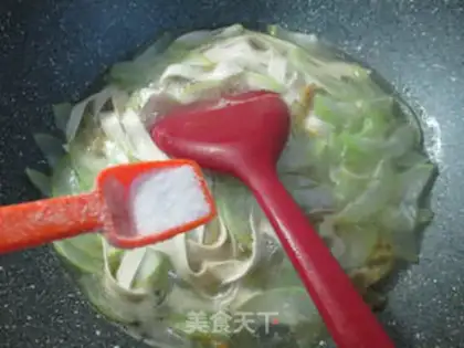 Make Squeeze the dishes and cut the noodles step 6