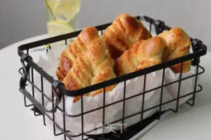 Make Coconut leaf-shaped bread step 24