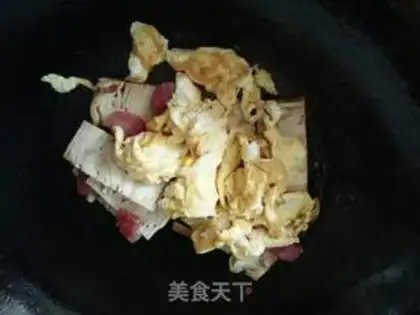 Make Egg sausage fried flowers step 6