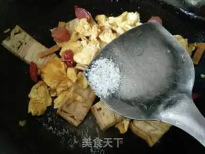Make Egg sausage fried flowers step 7