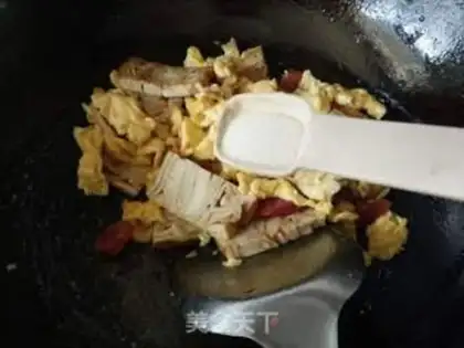 Make Egg sausage fried flowers step 8