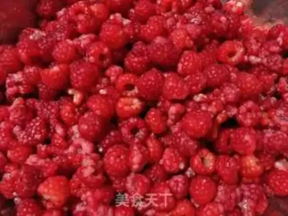 Make Raspberry honey step 1