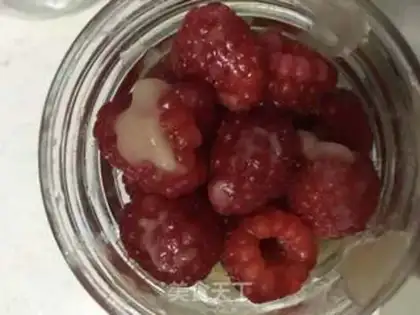 Make Raspberry honey step 5