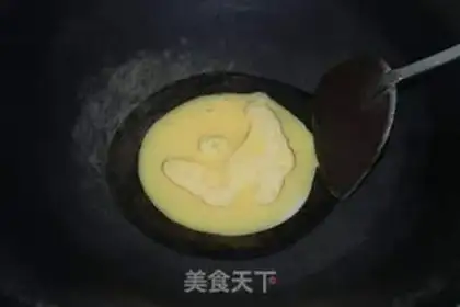 Make Tomato fried eggs step 2