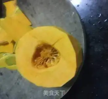 Make Cut the pumpkin buns step 1