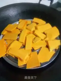 Make Cut the pumpkin buns step 2
