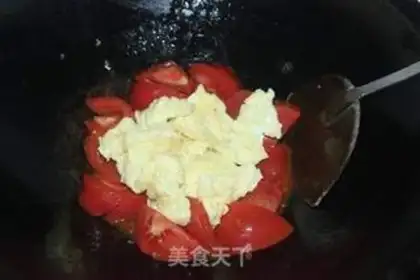 Make Tomato fried eggs step 4