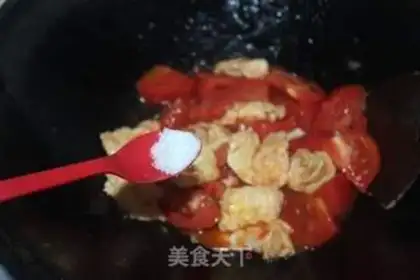 Make Tomato fried eggs step 5