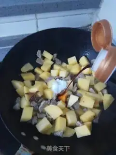 Make Curry potato stew step 4