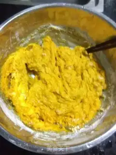 Make Cut the pumpkin buns step 4