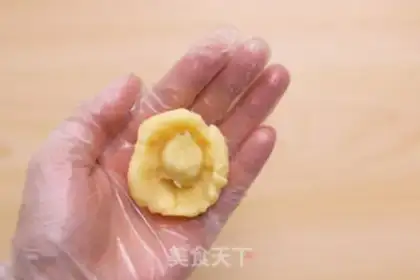 Make Cheese-free mooncake step 19