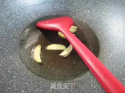 Make Chicken claws burning shrimp step 2