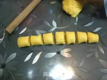 Make Cut the pumpkin buns step 9