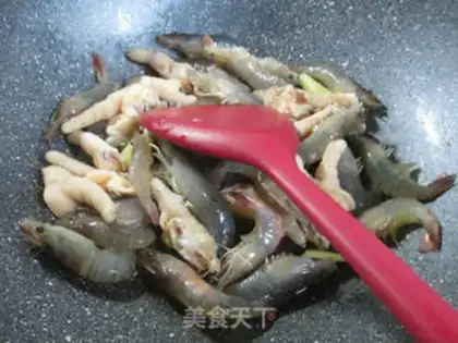 Make Chicken claws burning shrimp step 3