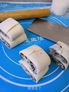 Make Black sesame roll step 8