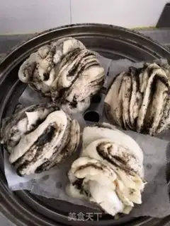 Make Black sesame roll step 12