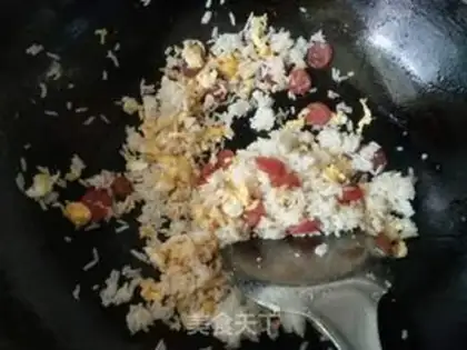 Make Sausage egg fried rice step 3