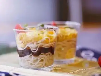 Make Cup noodles step 9