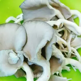 Make Fresh mushrooms step 1