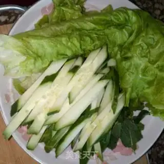 Make Vietnamese shrimp rolls step 4