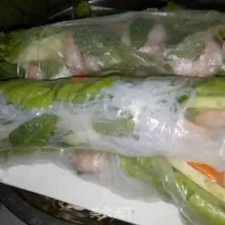 Make Vietnamese shrimp rolls step 7