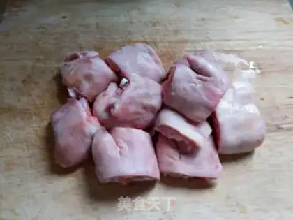Make Soy pig hoofs step 0