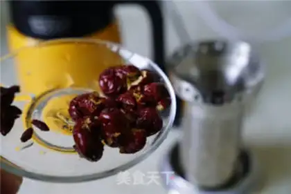 Make Red-tree cedar tea step 2