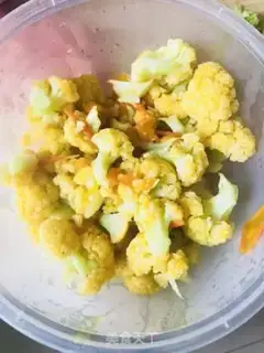 Make Tomato blossoms step 8