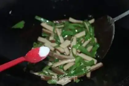 Make Pyramid fried eggs step 4