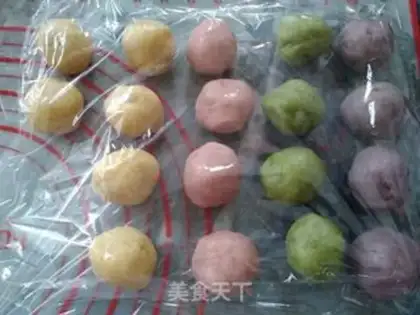 Make Peach and peach mooncake step 6