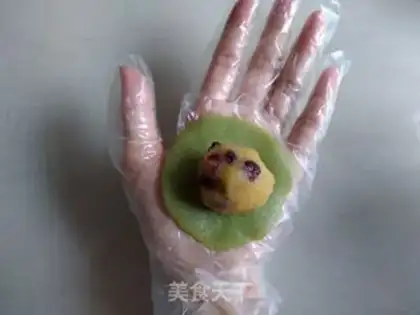 Make Peach and peach mooncake step 7
